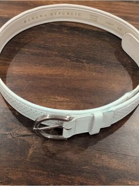 Off White Leather Belt Size M By Banana Republic, Italian Leather.